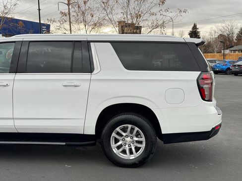 Used 2023 Chevrolet Suburban LT image 9