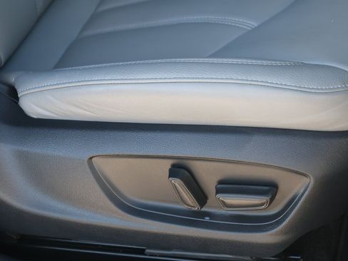 Used 2020 Toyota Avalon XLE image 32