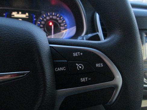 Used 2016 Chrysler 200 Limited image 17