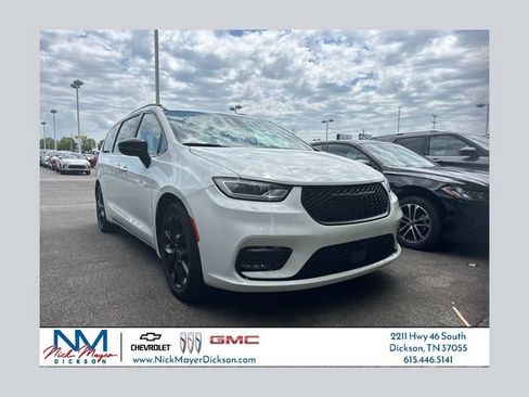 Used 2025 Chrysler Pacifica Limited FWD image 1