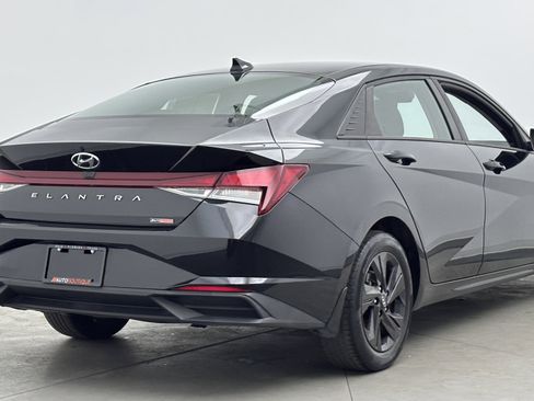 Used 2022 Hyundai Elantra SEL w/ Convenience Package FWD image 7