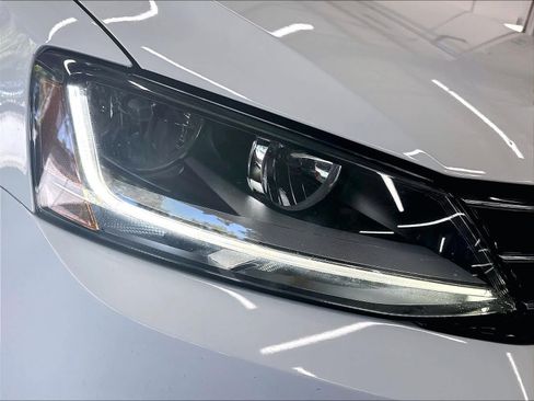 Used 2018 Volkswagen Jetta SEL FWD image 34