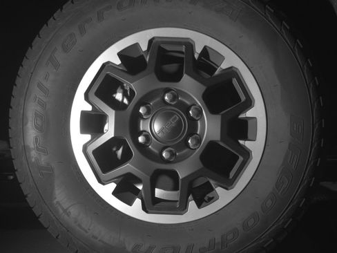 Used 2025 Toyota Tacoma TRD Off-Road image 13