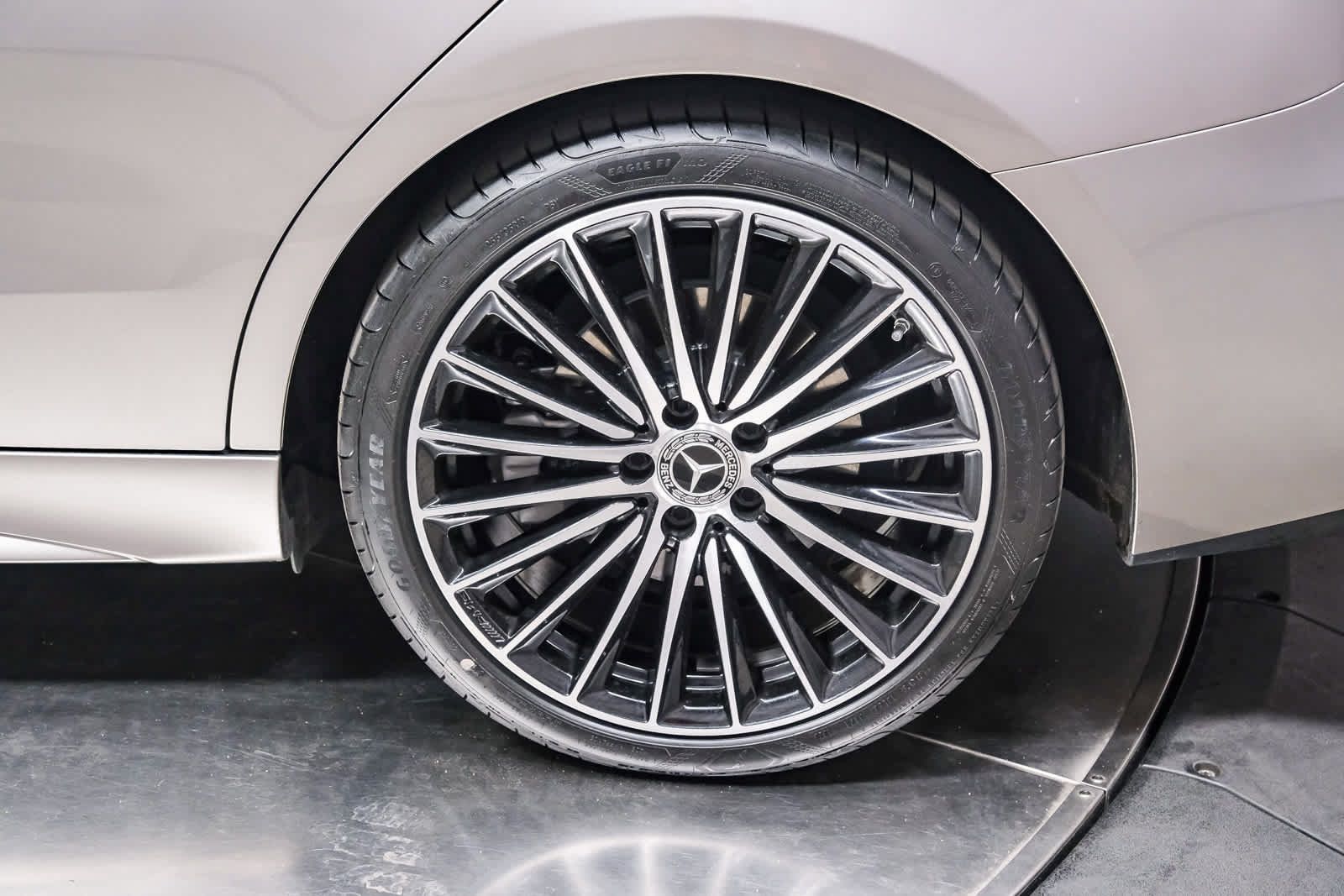 Used 2024 Mercedes-Benz C 300 Sedan image 9