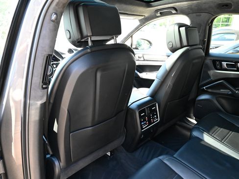 Used 2023 Porsche Cayenne GTS AWD/4WD image 39