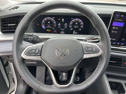 New 2026 Volkswagen Tiguan SE FWD image 19