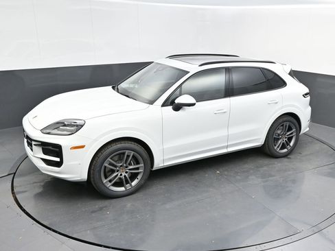 New 2025 Porsche Cayenne image 30