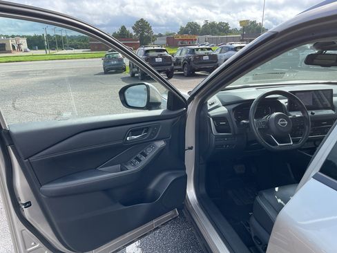 Certified 2024 Nissan Rogue SL w/ SL Premium Package image 8