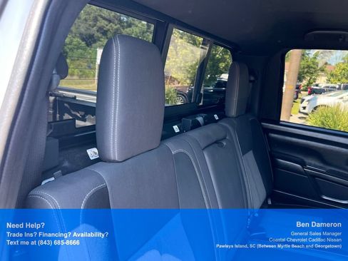 Used 2024 Nissan Titan SV w/ SV Convenience Package RWD image 21