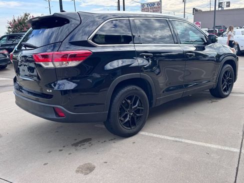 Used 2017 Toyota Highlander XLE FWD image 5