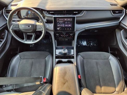 Used 2023 Jeep Grand Cherokee Altitude AWD/4WD image 17