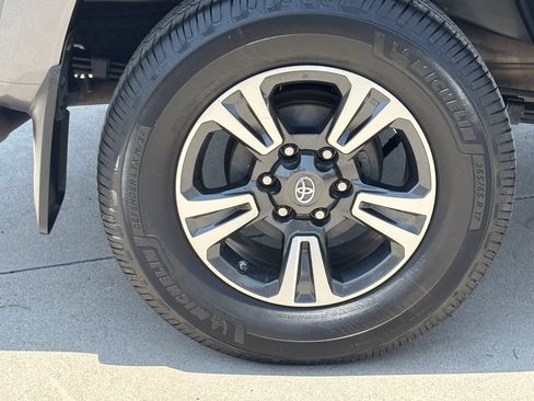 Used 2019 Toyota Tacoma TRD Sport RWD image 7