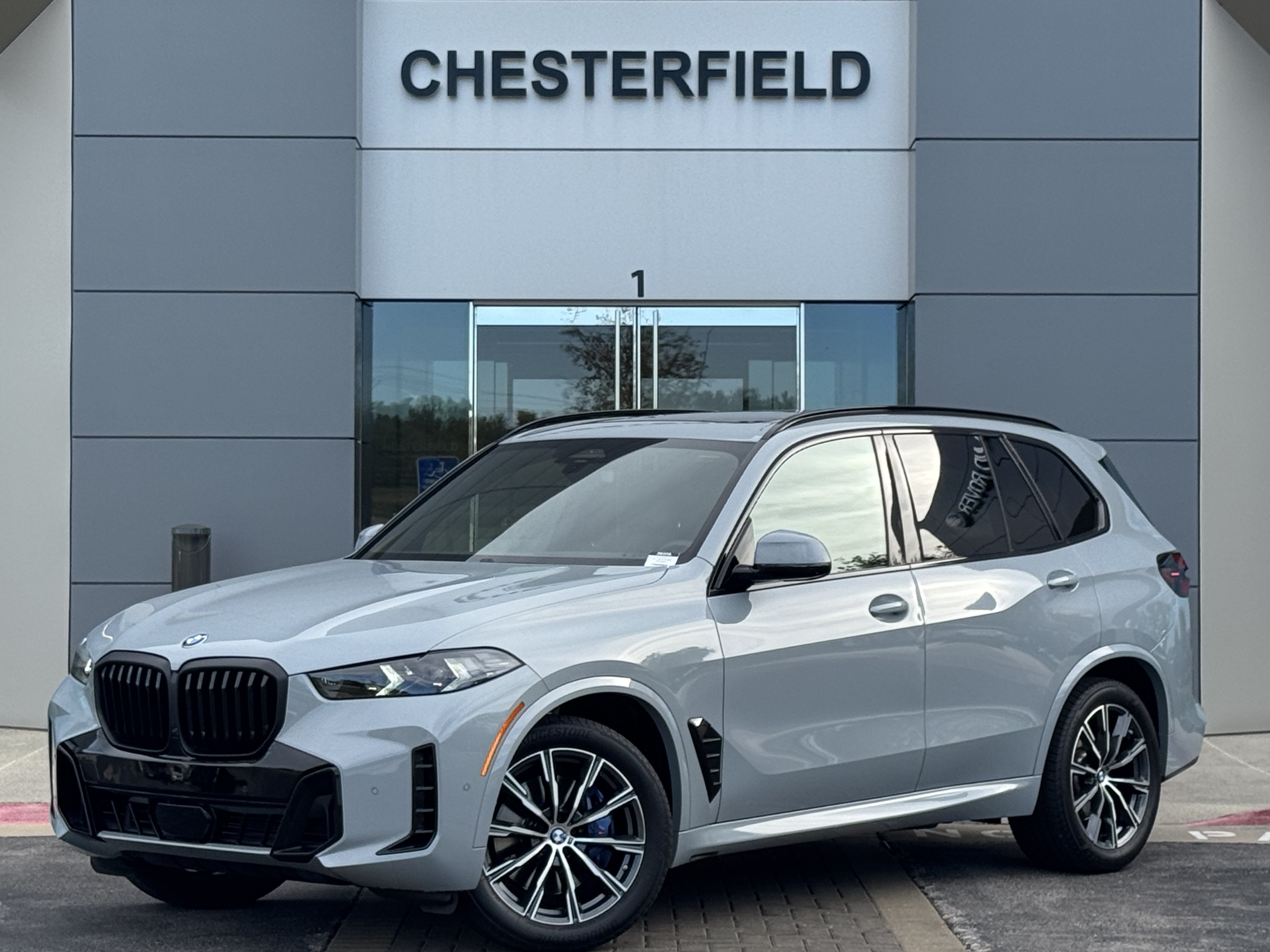 Used 2024 BMW X5 xDrive40i w/ M Sport Package AWD/4WD image 1