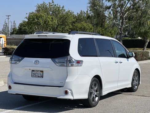 Used 2015 Toyota Sienna SE Premium image 5