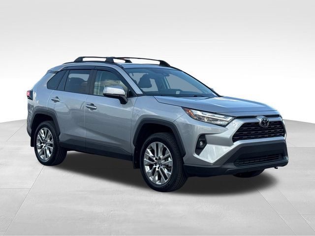 Used 2025 Toyota RAV4 XLE Premium w/ Weather Package AWD/4WD image 9