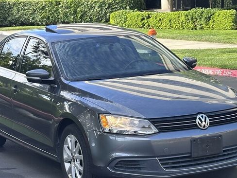 Used 2013 Volkswagen Jetta SE image 2