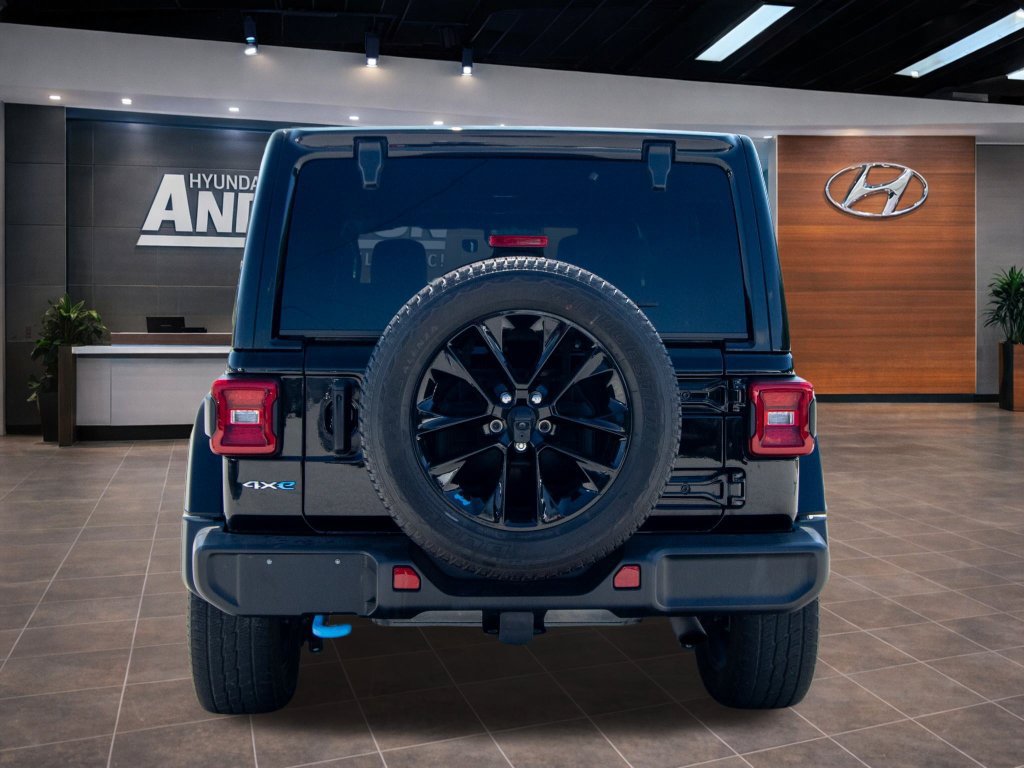 Used 2022 Jeep Wrangler Unlimited Sahara w/ Cold Weather Group AWD/4WD image 12