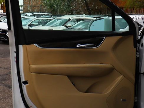 Used 2017 Cadillac XT5 FWD image 37