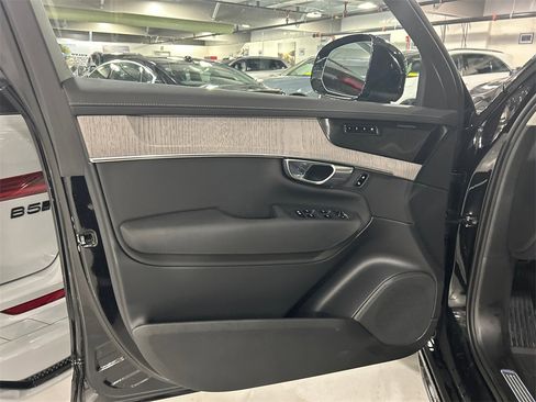 Used 2026 Volvo XC90 B6 Ultra w/ Protection Package image 9