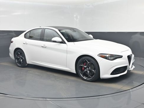 Used 2018 Alfa Romeo Giulia Ti Sport w/ Quick Order Package 22S Sport image 1