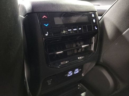 Used 2023 Jeep Grand Cherokee L Limited AWD/4WD image 32
