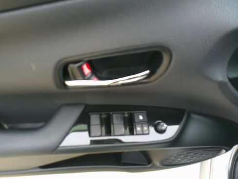 Used 2022 Toyota Prius image 18