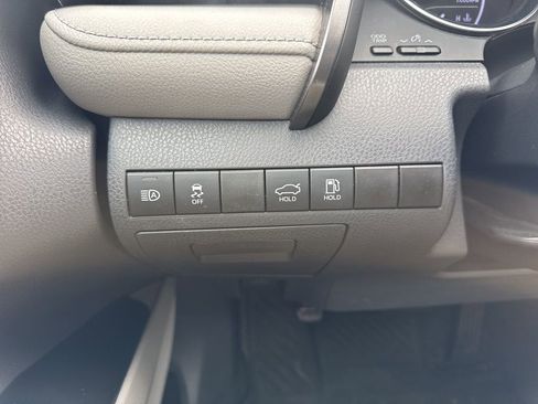 Used 2019 Toyota Camry SE image 8