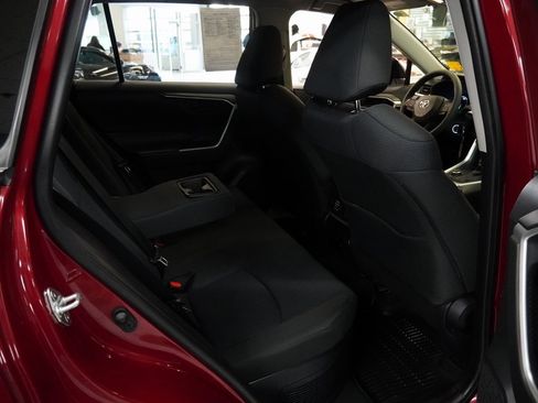 Used 2020 Toyota RAV4 LE image 24