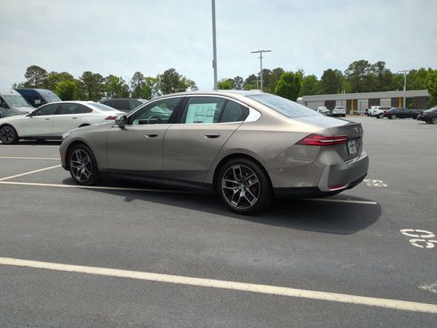 Certified 2026 BMW 530i xDrive w/ Premium Package image 8