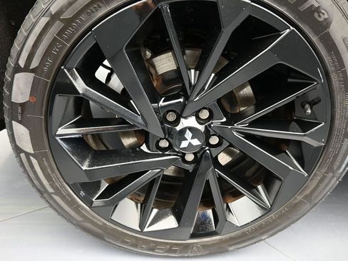 Used 2023 Mitsubishi Outlander SE image 48