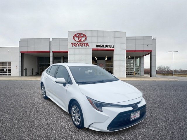 Used 2025 Toyota Corolla LE FWD image 1