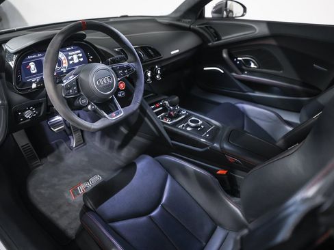 Used 2018 Audi R8 V10 plus w/ Full Leather Package image 27