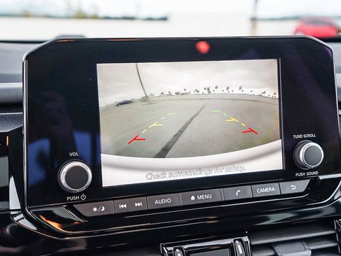 Used 2024 Nissan Pathfinder SV w/ SV Premium Package image 28