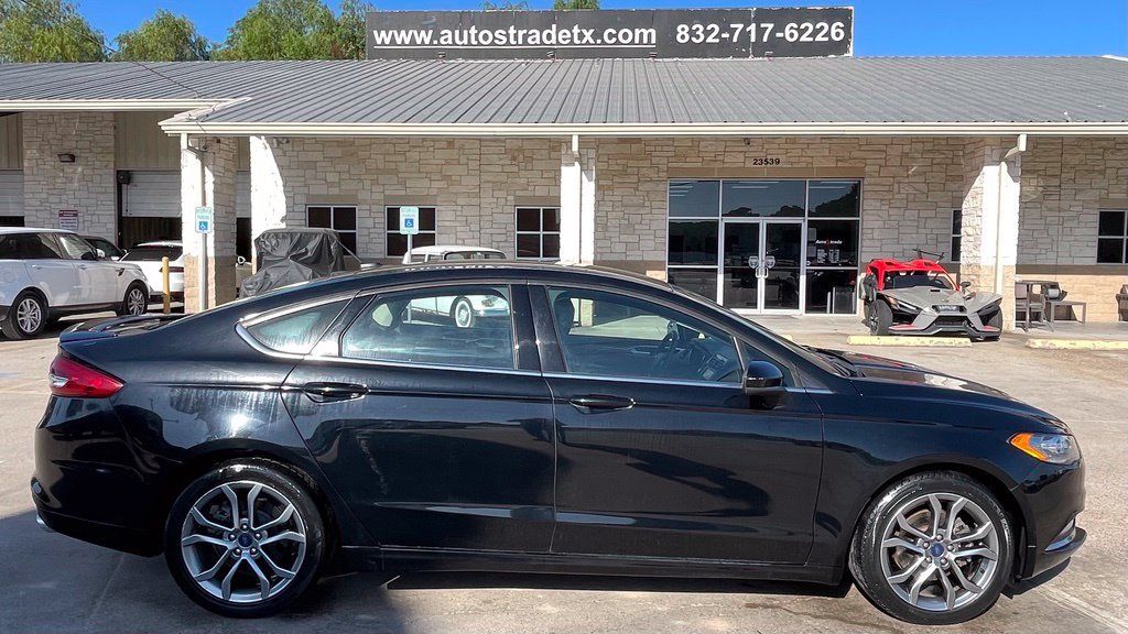 Used 2017 Ford Fusion SE w/ Equipment Group 201A FWD image 5