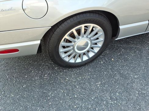 Used 2005 Ford Thunderbird Deluxe image 5