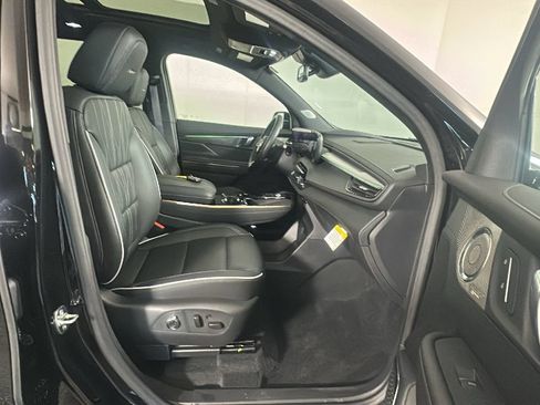 Used 2025 Buick Enclave Avenir w/ Trailering Package, 5000 lbs. FWD image 33