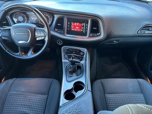 Used 2016 Dodge Challenger SXT image 4