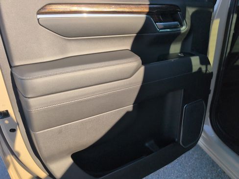 Used 2022 GMC Sierra 1500 Elevation image 32