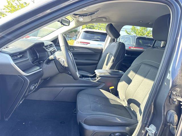 Used 2023 Jeep Grand Cherokee L Laredo AWD/4WD image 7