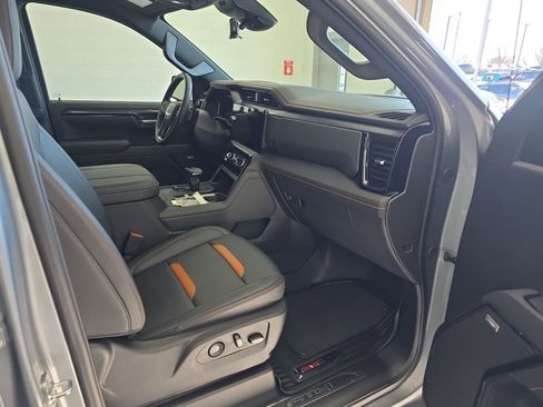 Used 2025 GMC Sierra 1500 AT4 w/ AT4 Premium Package image 10