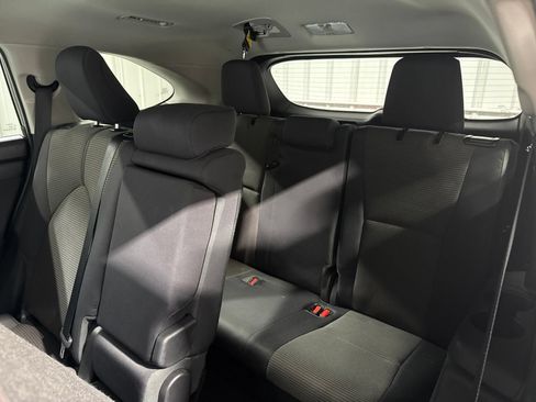 Used 2023 Toyota Highlander L FWD image 18