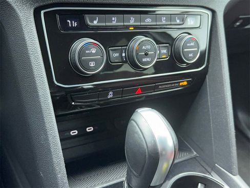 Used 2023 Volkswagen Atlas Cross Sport SEL Premium R-Line image 31