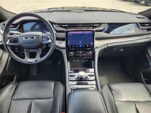 Used 2023 Jeep Grand Cherokee Overland w/ Advanced Protech Group III image 9