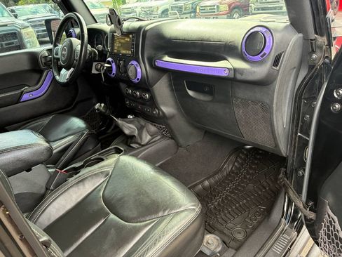 Used 2016 Jeep Wrangler Unlimited Rubicon AWD/4WD image 18