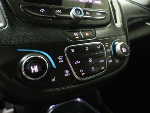 Used 2021 Chevrolet Malibu LT w/ Leather Package image 16