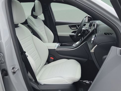 New 2026 Mercedes-Benz GLC 300 image 18