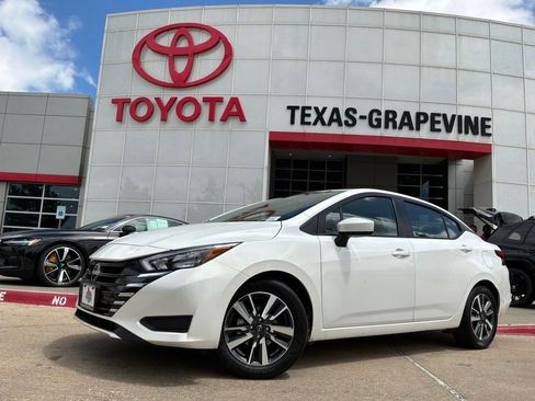 Used 2025 Nissan Versa SV FWD image 2