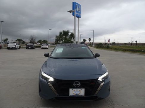 Used 2024 Nissan Sentra SR FWD image 2