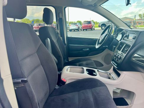 Used 2014 Dodge Grand Caravan SXT FWD image 9