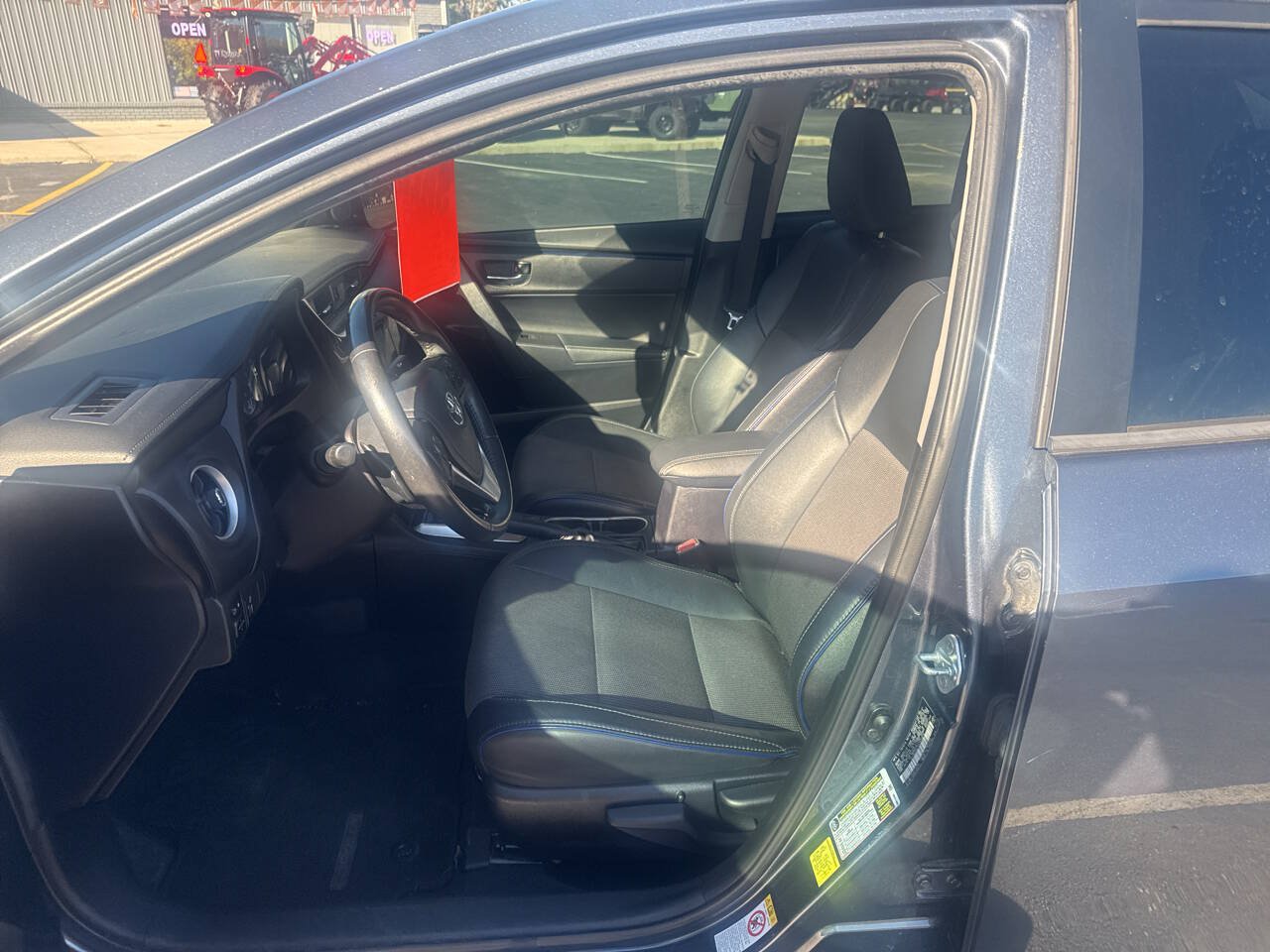 Used 2017 Toyota Corolla SE w/ Carpet Mat Package (TMS) FWD image 15